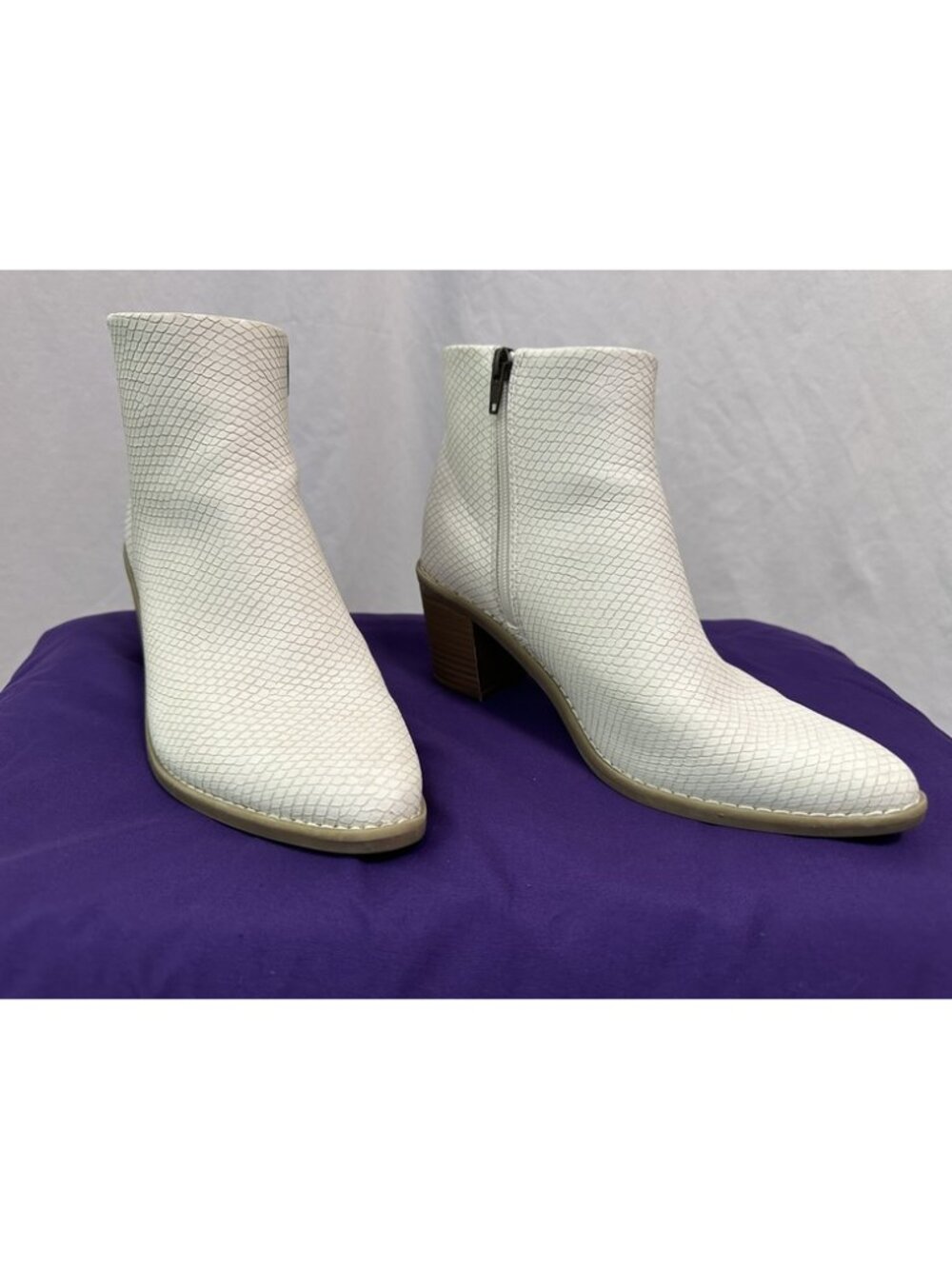 Universal Thread White Faux Snakeskin Ankle Booties (Size 8.5)